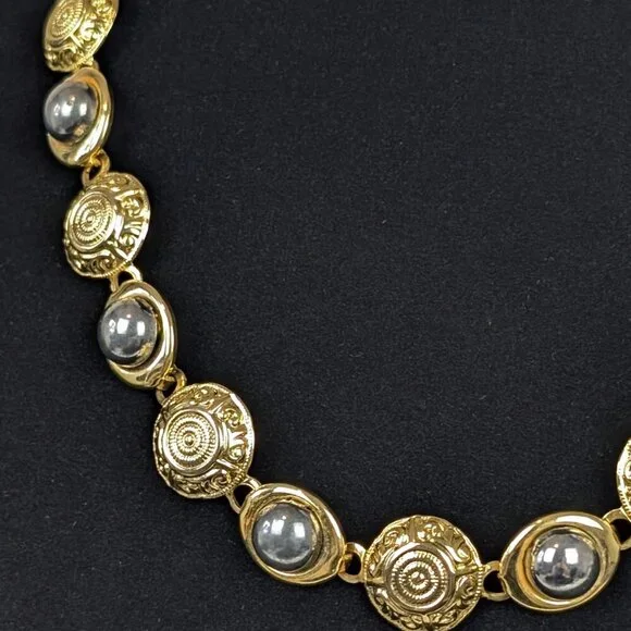 V. Round Gold Tone Link Necklace - Picture 3 of 5